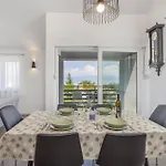 2 Bedroom In Apartman Vrbnik (Primorje-Gorski Kotar)