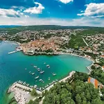 2 Bedroom In Vrbnik (Primorje-Gorski Kotar)