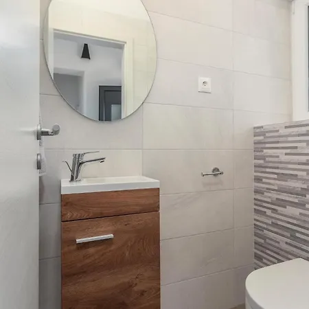 Apartment Stunning In With House Sea View Vrbnik