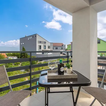 Apartment Stunning In With House Sea View Vrbnik