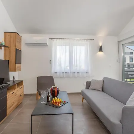 2 Bedroom In Vrbnik (Primorje-Gorski Kotar)